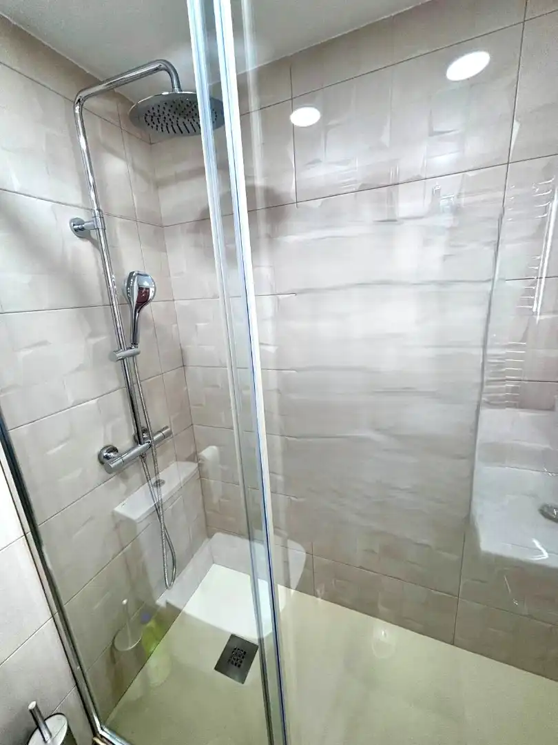 Baño de Piso en venta en Gijón  con Calefacción, Parquet y Terraza