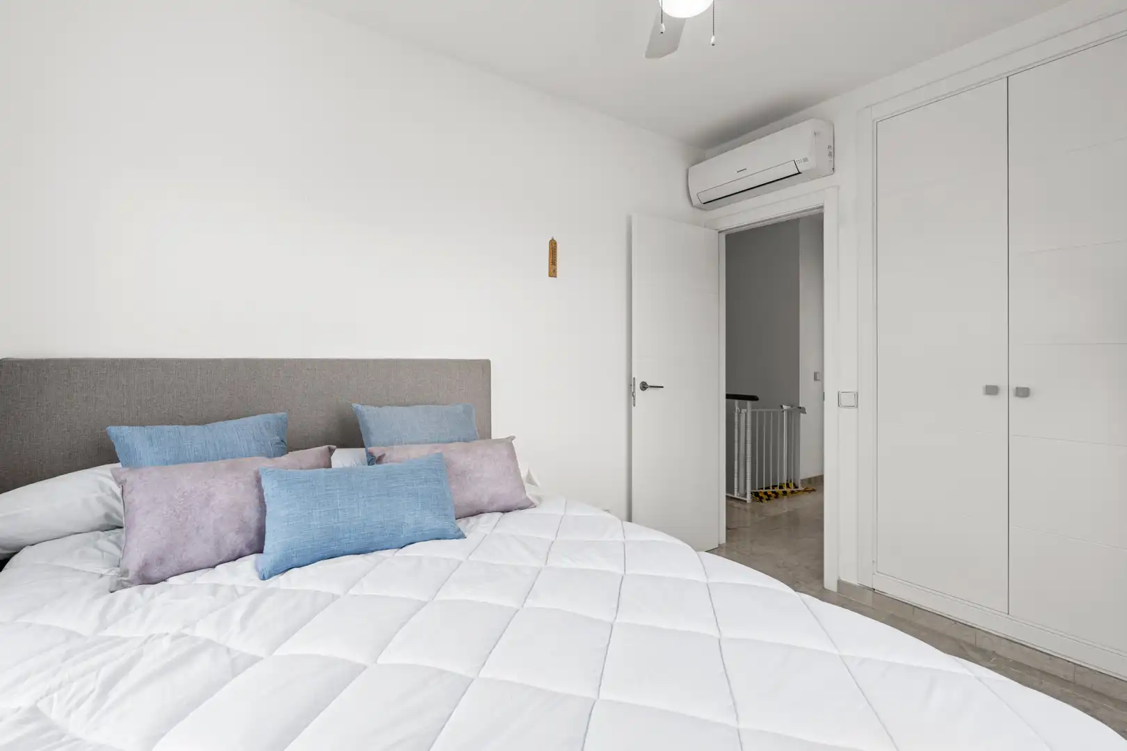 Habitación de Casa adosada en venta en Marbella con Aire acondicionado, Terraza y Piscina