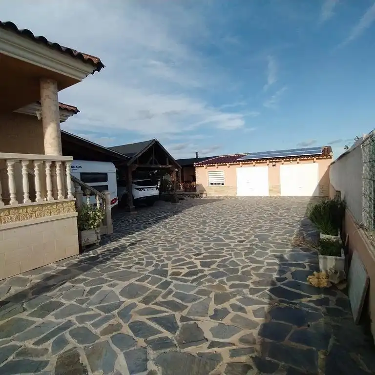 Aparcament de Casa o xalet en venda en Orihuela amb Aire condicionat, Jardí privat i Terrassa
