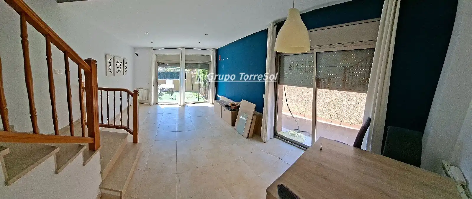 Wohnzimmer von Einfamilien-Reihenhaus zum Verkauf in El Vendrell mit Privatgarten, Schwimmbad und Gemeinschaftspool