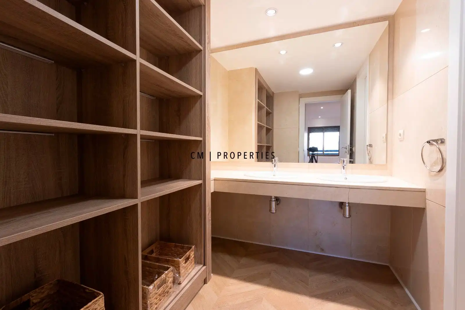 Flat for sale in Valencia  with Air Conditioner, Heating and Parquet flooring