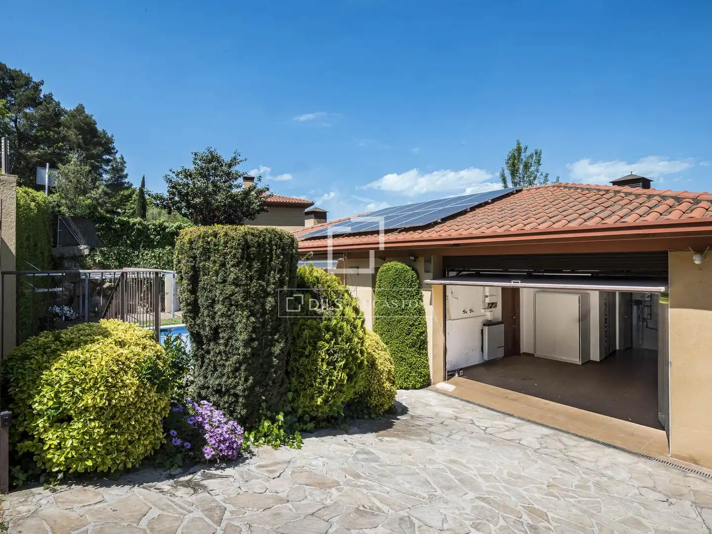Exterior view of Houses for sale in Sant Cugat del Vallès  with Air Conditioner, Heating and Terrace
