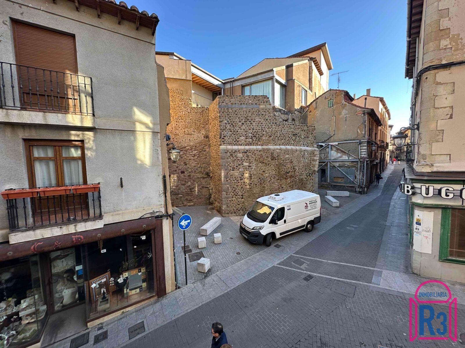 Vista exterior de Apartament en venda en León Capital  amb Calefacció, Terrassa i Traster