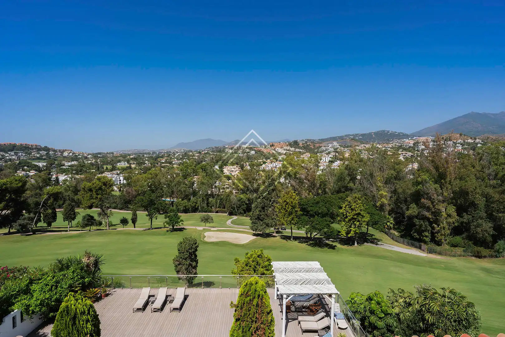 Terrassa de Casa o xalet en venda en Marbella amb Aire condicionat, Calefacció i Jardí privat