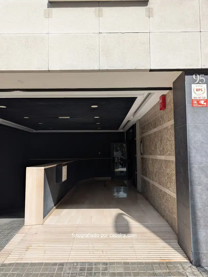 Büro zur Miete in Barcelona mit Klimaanlage, Heizung und Terrasse