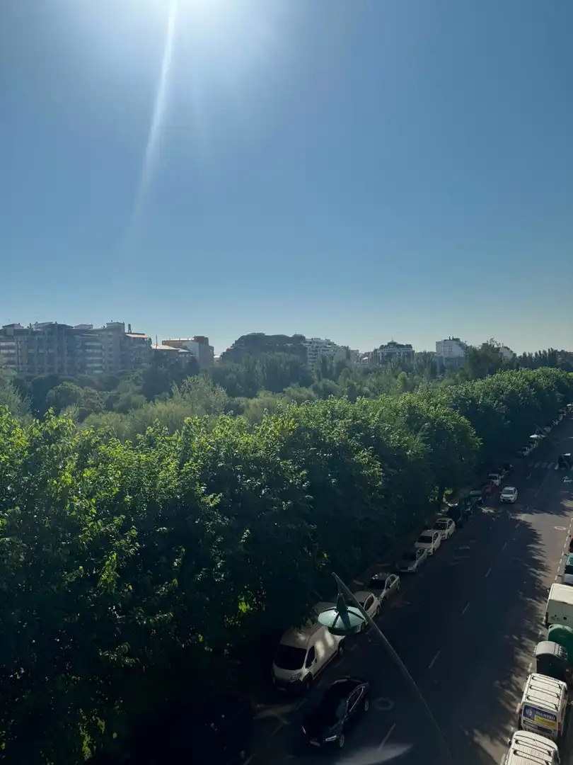 Vista exterior de Pis de lloguer en León Capital  amb Calefacció i Traster