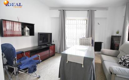 Living room of Flat to rent in  Granada Capital  with Heating and Balcony