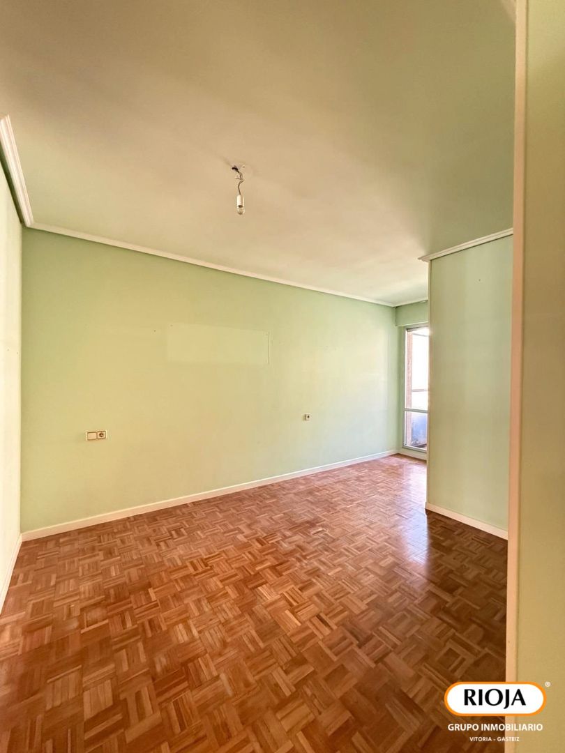 Bedroom of Flat for sale in Vitoria - Gasteiz  with Heating, Terrace and Storage room