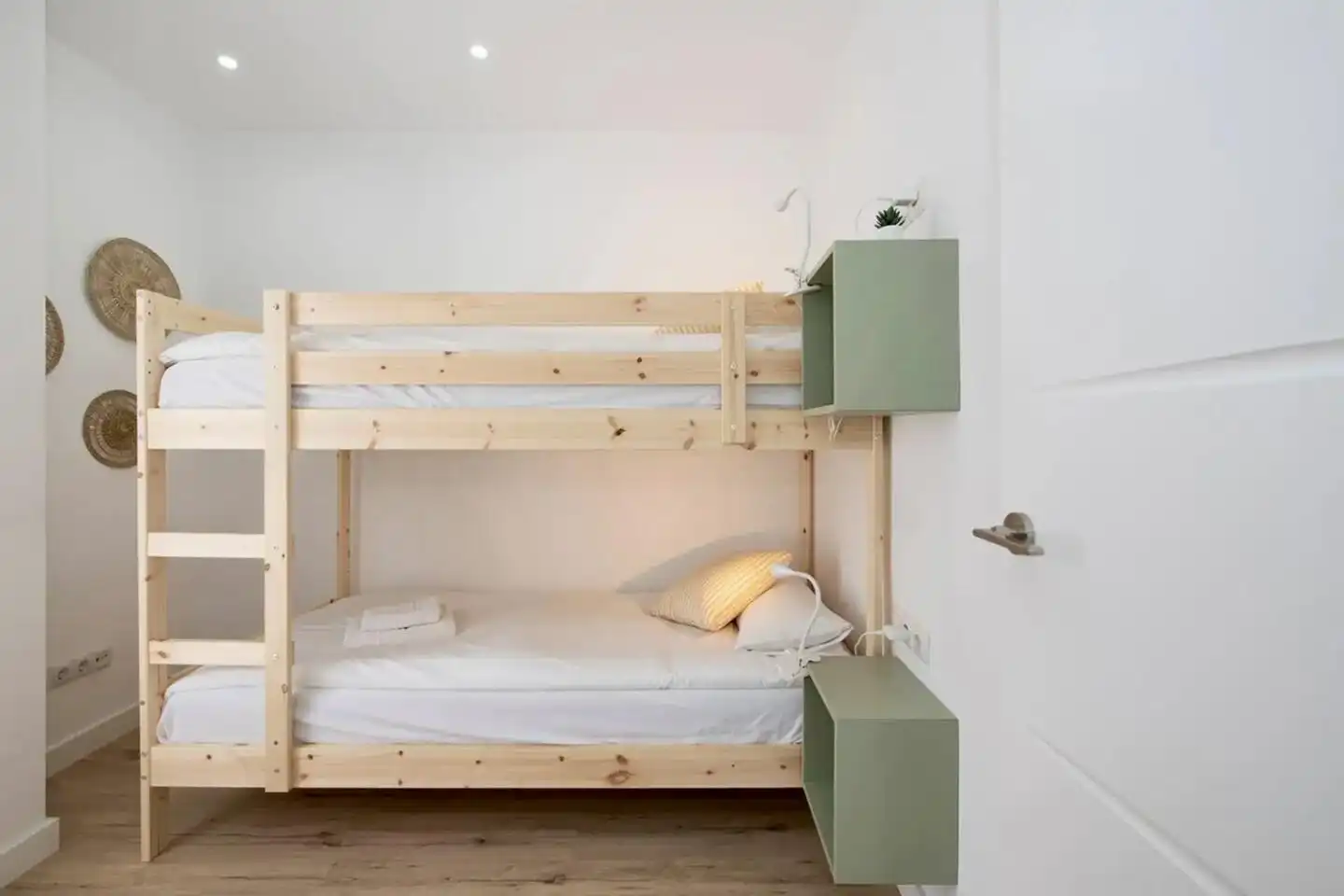 Habitación de Ático en venta en Gavà con Aire acondicionado, Terraza y Piscina