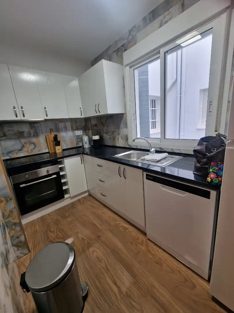 Cuina de Apartament en venda en Torrevieja amb Aire condicionat, Terrassa i Moblat