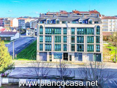 Vista exterior de Àtic en venda en Carballo amb Calefacció, Terrassa i Traster