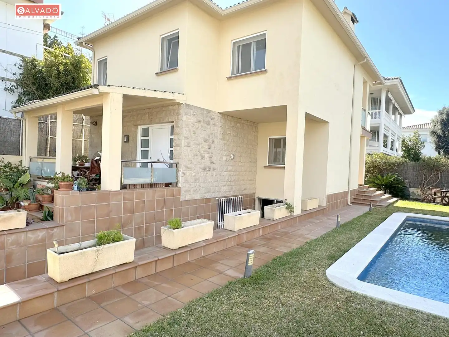 Vista exterior de Casa o xalet en venda en Calafell amb Calefacció, Jardí privat i Terrassa
