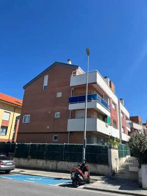 Außenansicht von Maisonette zum Verkauf in Piélagos mit Heizung, Terrasse und Abstellraum