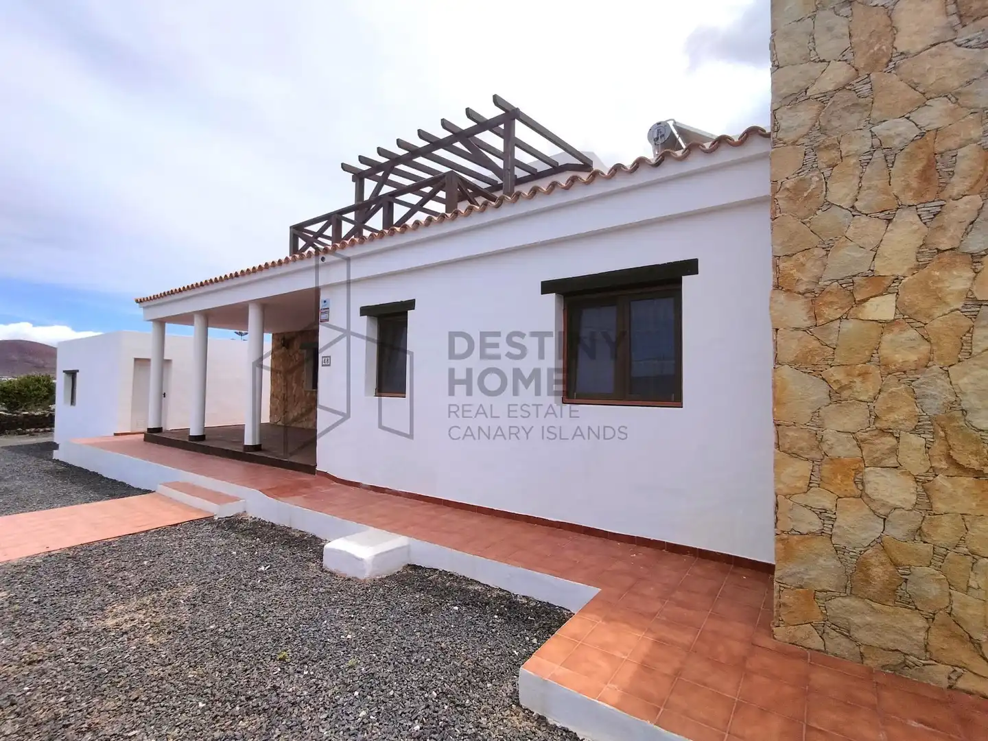 Vista exterior de Casa o xalet en venda en La Oliva amb Jardí privat, Traster i Piscina