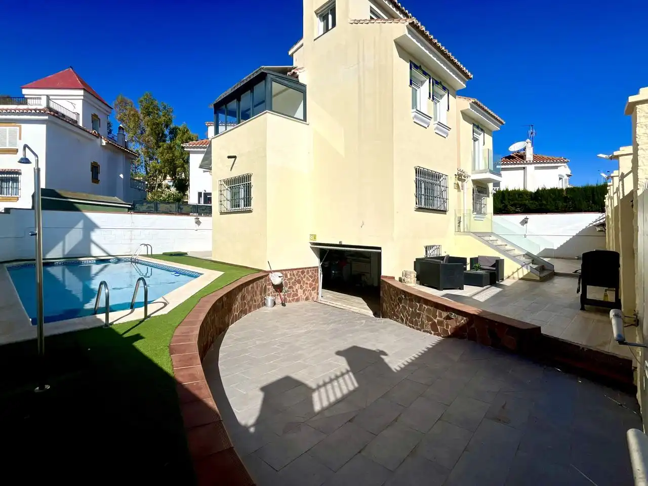 Vista exterior de Casa o chalet en venta en Torremolinos con Jardín privado, Terraza y Piscina
