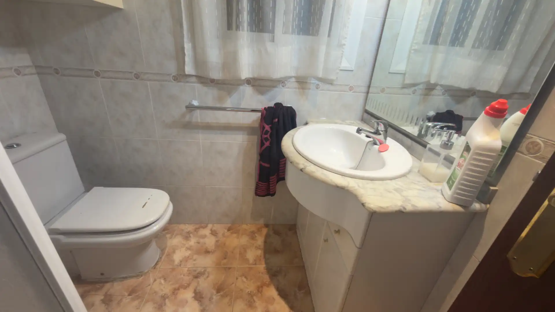 Bathroom of Flat for sale in Vilanova i la Geltrú  with Oven and Balcony