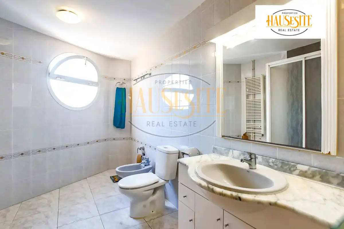 Bathroom of Houses for sale in Vilanova i la Geltrú  with Heating, Terrace and Balcony