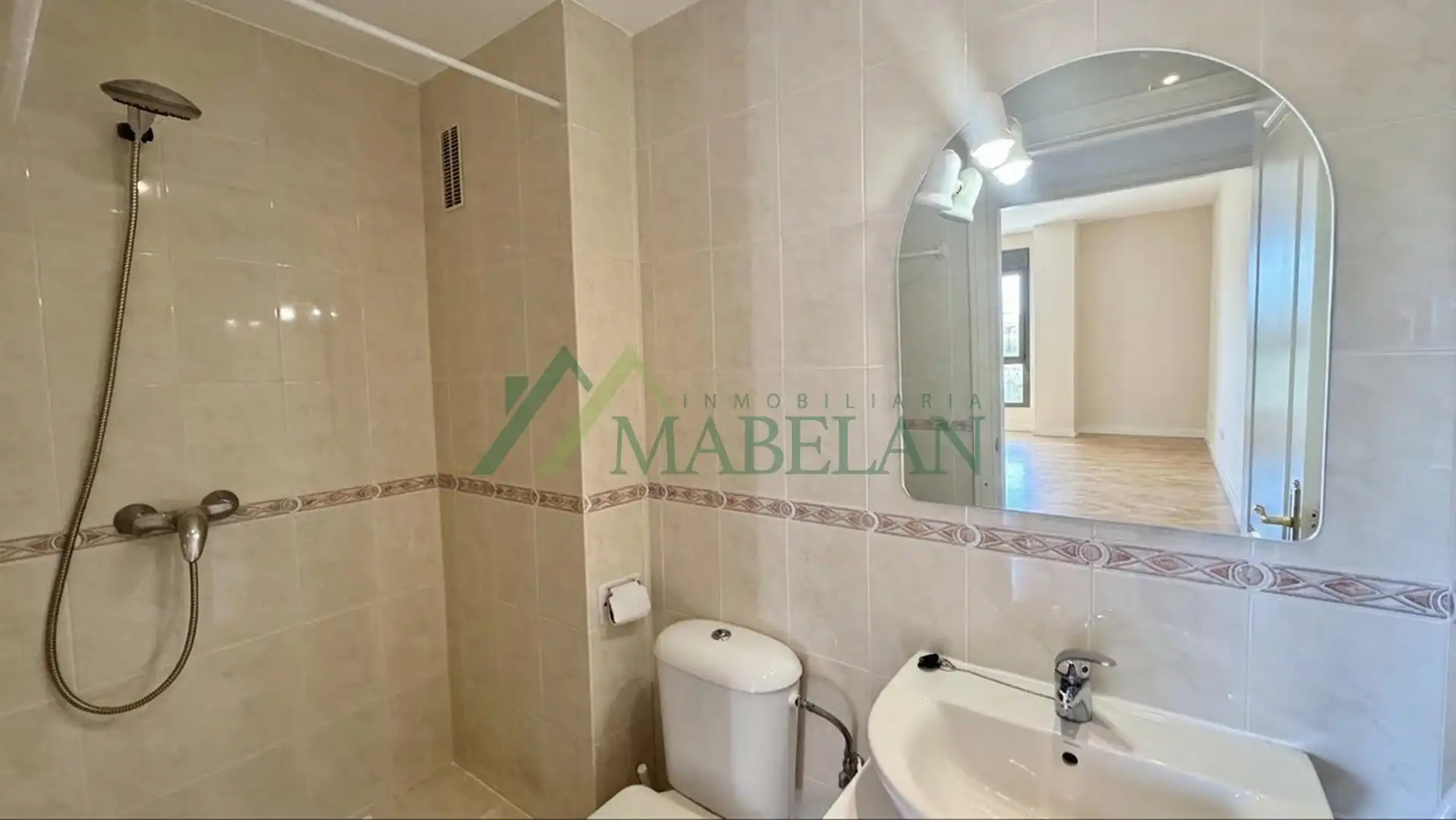 Baño de Piso de alquiler en Las Rozas de Madrid con Calefacción, Parquet y Piscina comunitaria