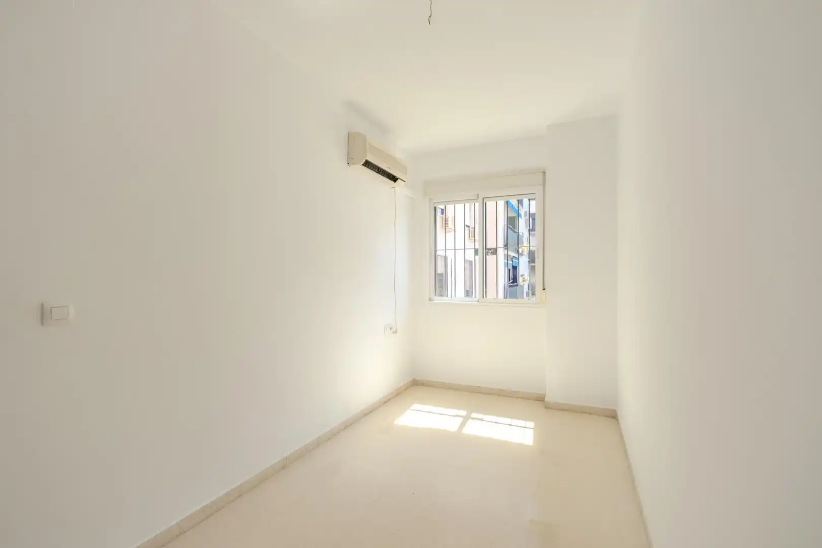 Habitación de Dúplex en venta en Sevilla con Aire acondicionado y Piscina comunitaria