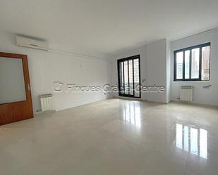 Living room of Flat for sale in Sabadell  with Air Conditioner, Heating and Terrace