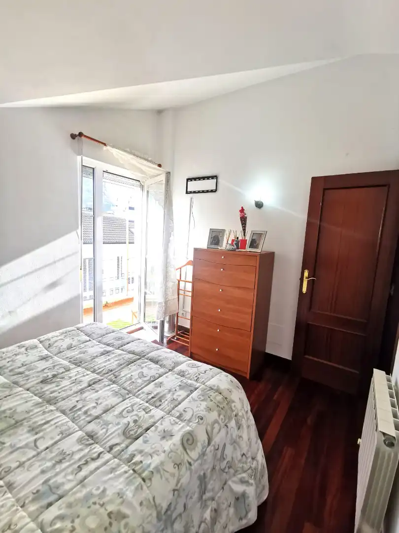 Habitación de Ático en venta en Castro-Urdiales con Calefacción, Terraza y Trastero