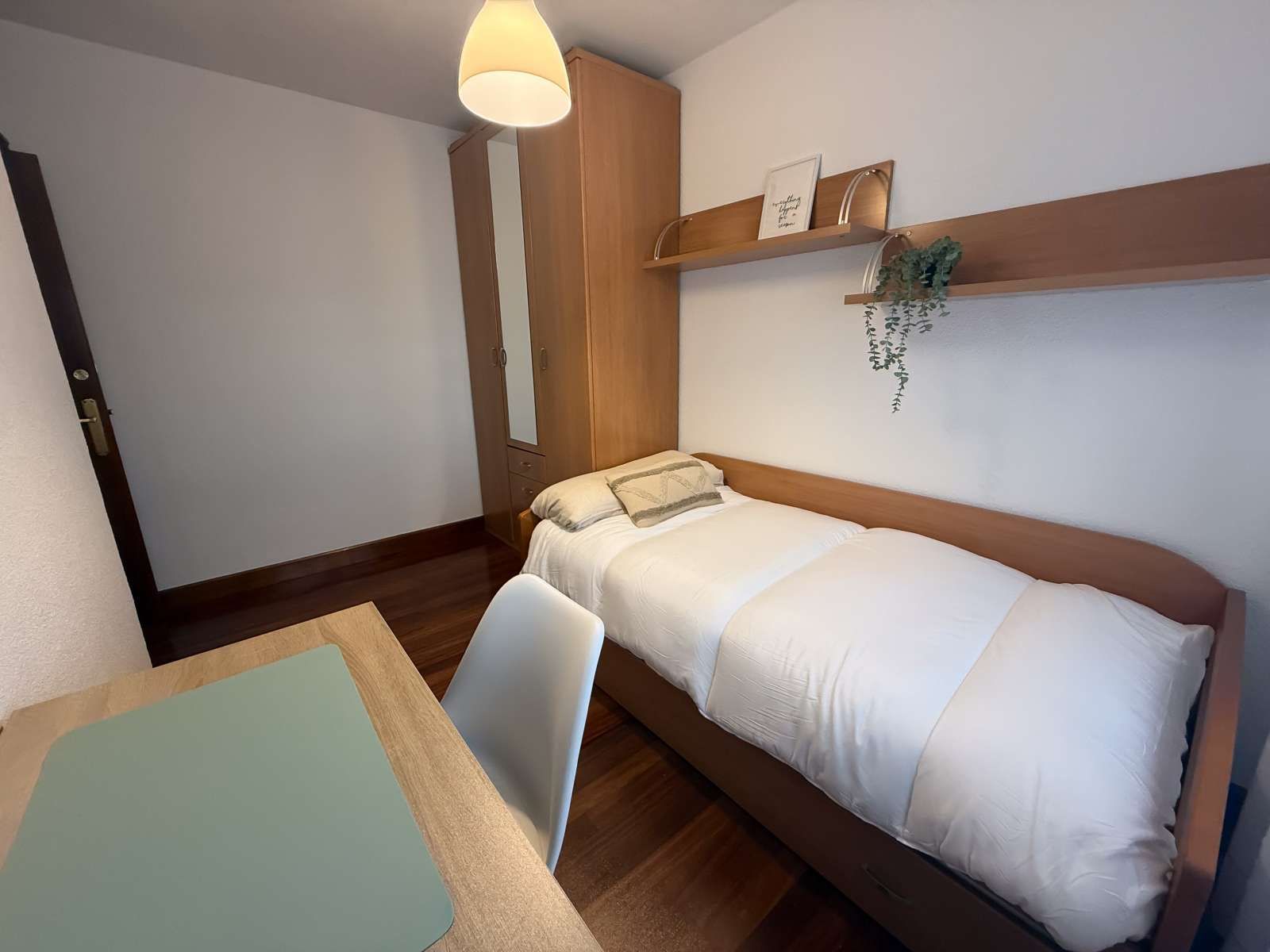 Bedroom of Flat to share in Bilbao   with Air Conditioner and Terrace
