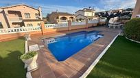 Piscina de Casa o xalet en venda en El Vendrell amb Calefacció, Jardí privat i Terrassa