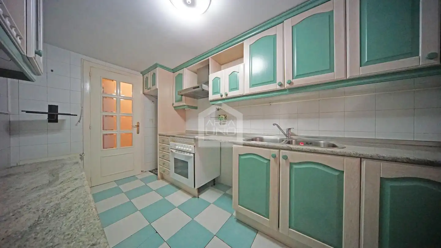 Cocina de Piso en venta en Madrid con Calefacción
