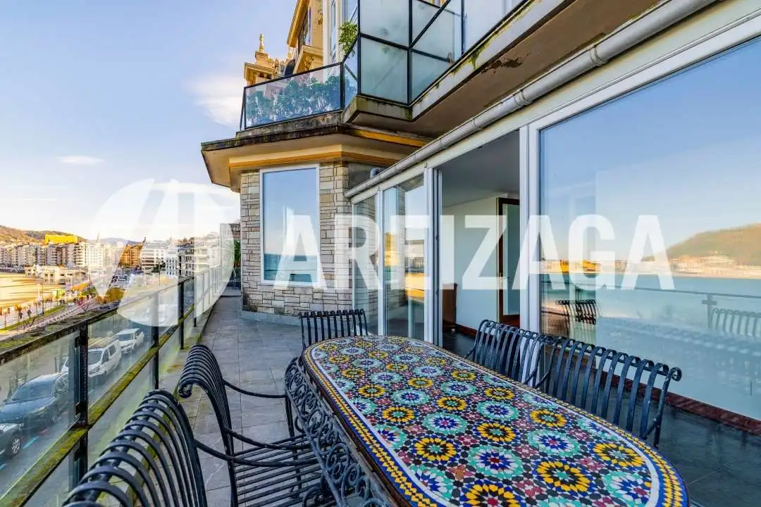 Terraza de Piso en venta en Donostia - San Sebastián  con Calefacción, Terraza y Balcón