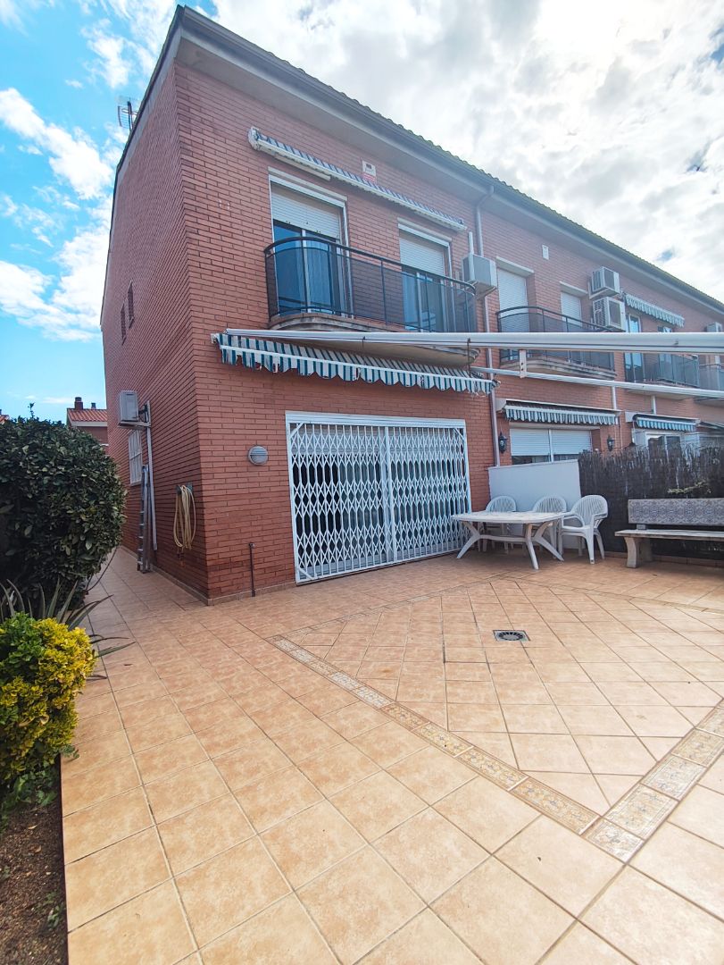 Terrassa de Casa adosada en venda en Abrera amb Aire condicionat, Calefacció i Parquet