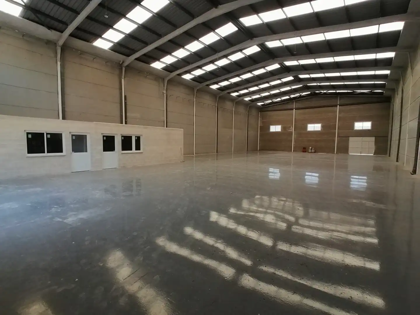 Fabrikhallen zur Miete in Montserrat