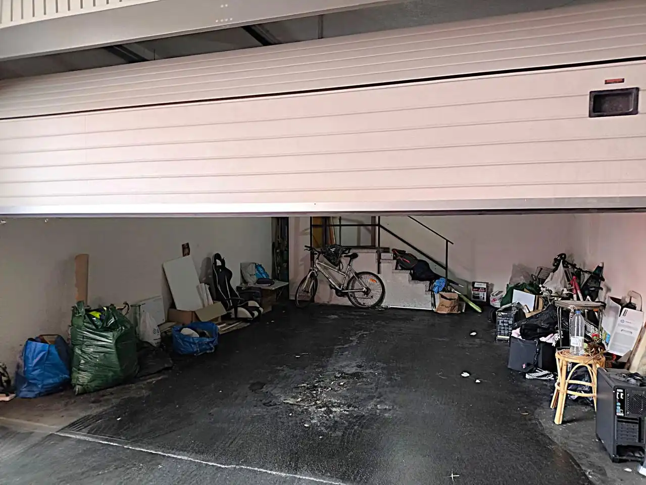 Parking de Casa adosada en venta en Castro-Urdiales con Calefacción, Terraza y Balcón