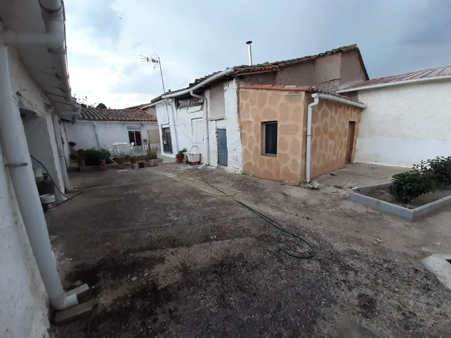 Vista exterior de Casa o xalet en venda en Piedrahita de Castro amb Calefacció i Jardí privat