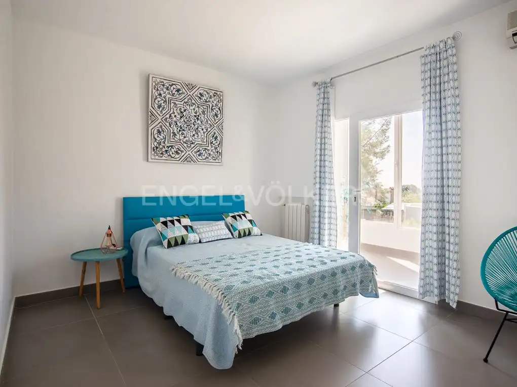 Dormitori de Casa o xalet en venda en Benicasim / Benicàssim amb Calefacció, Terrassa i Piscina
