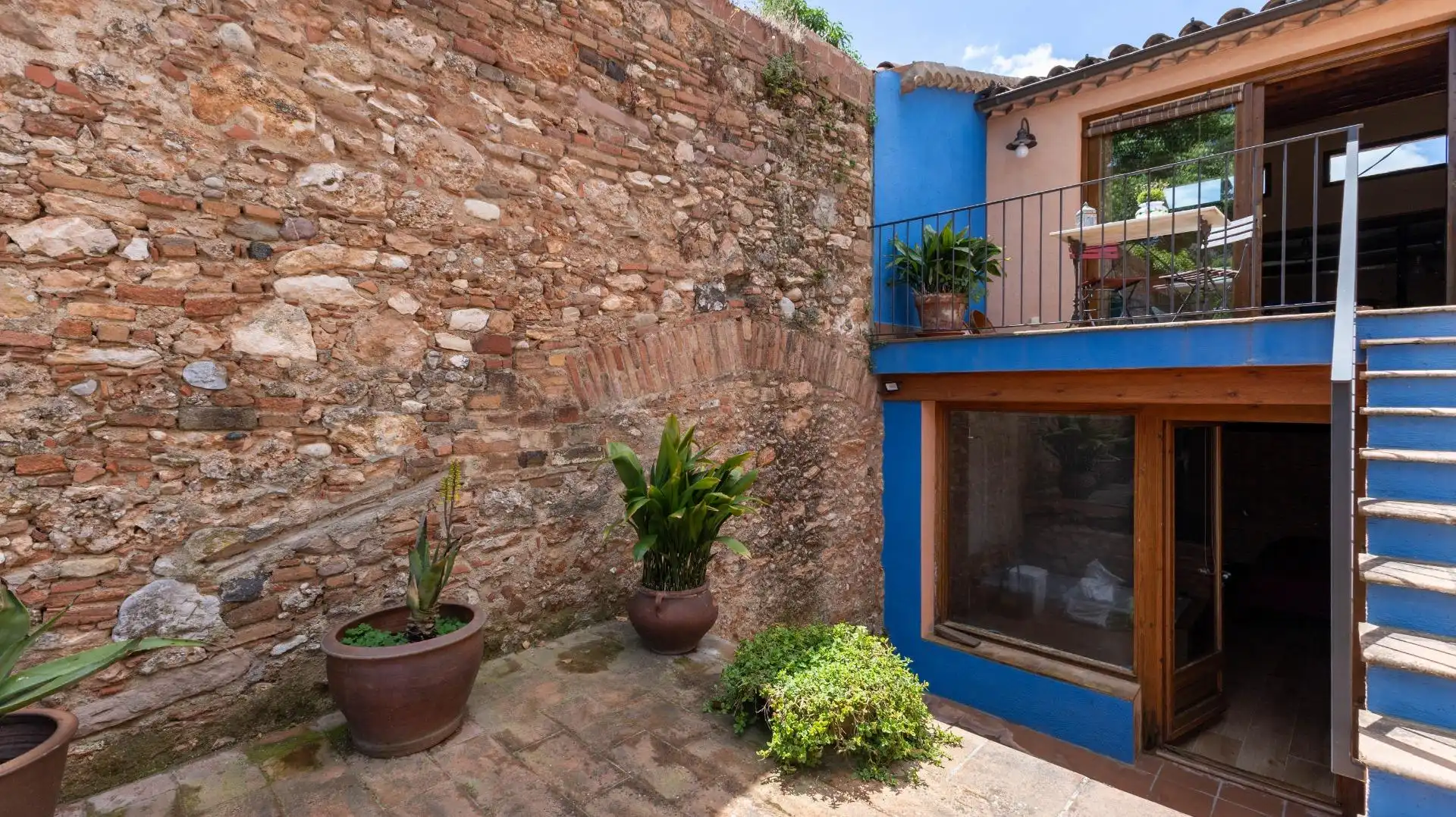 Vista exterior de Finca rústica en venta en El Bruc con Calefacción y Terraza