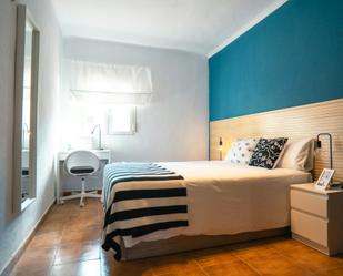 Bedroom of Flat to share in  Madrid Capital  with Heating, Washing machine and Internet