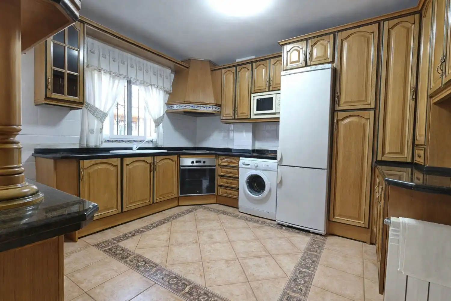 Cocina de Casa o chalet en venta en Cúllar Vega con Calefacción y Trastero
