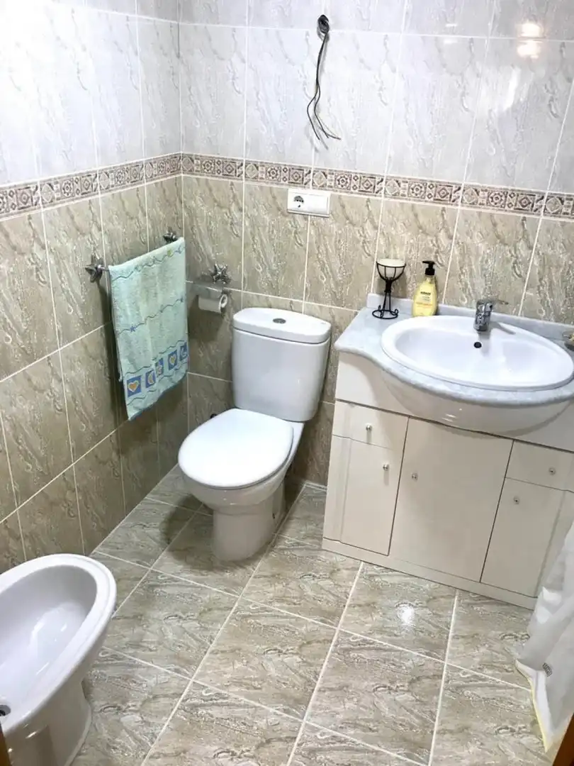 Baño de Piso de alquiler en Manises con Aire acondicionado, Calefacción y Amueblado