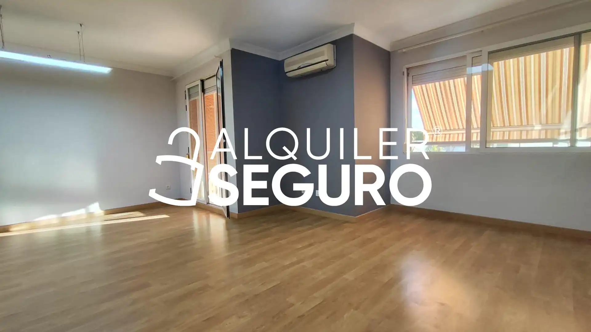 Schlafzimmer von Wohnung zur Miete in Valencia mit Klimaanlage und Terrasse