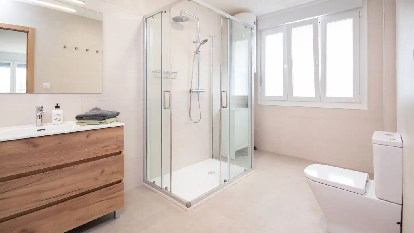 Baño de Piso de alquiler en Carballo con Calefacción