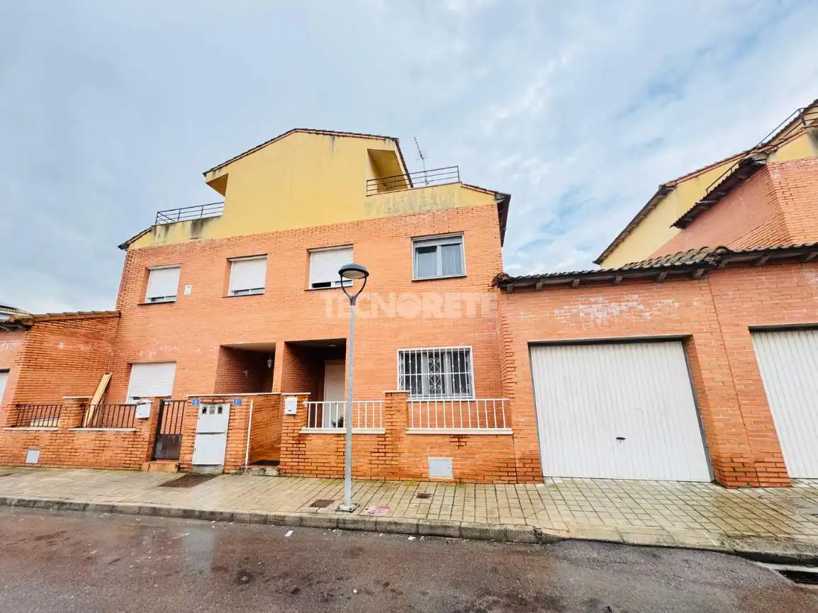 Vista exterior de Casa adosada en venta en Magán con Aire acondicionado, Jardín privado y Terraza