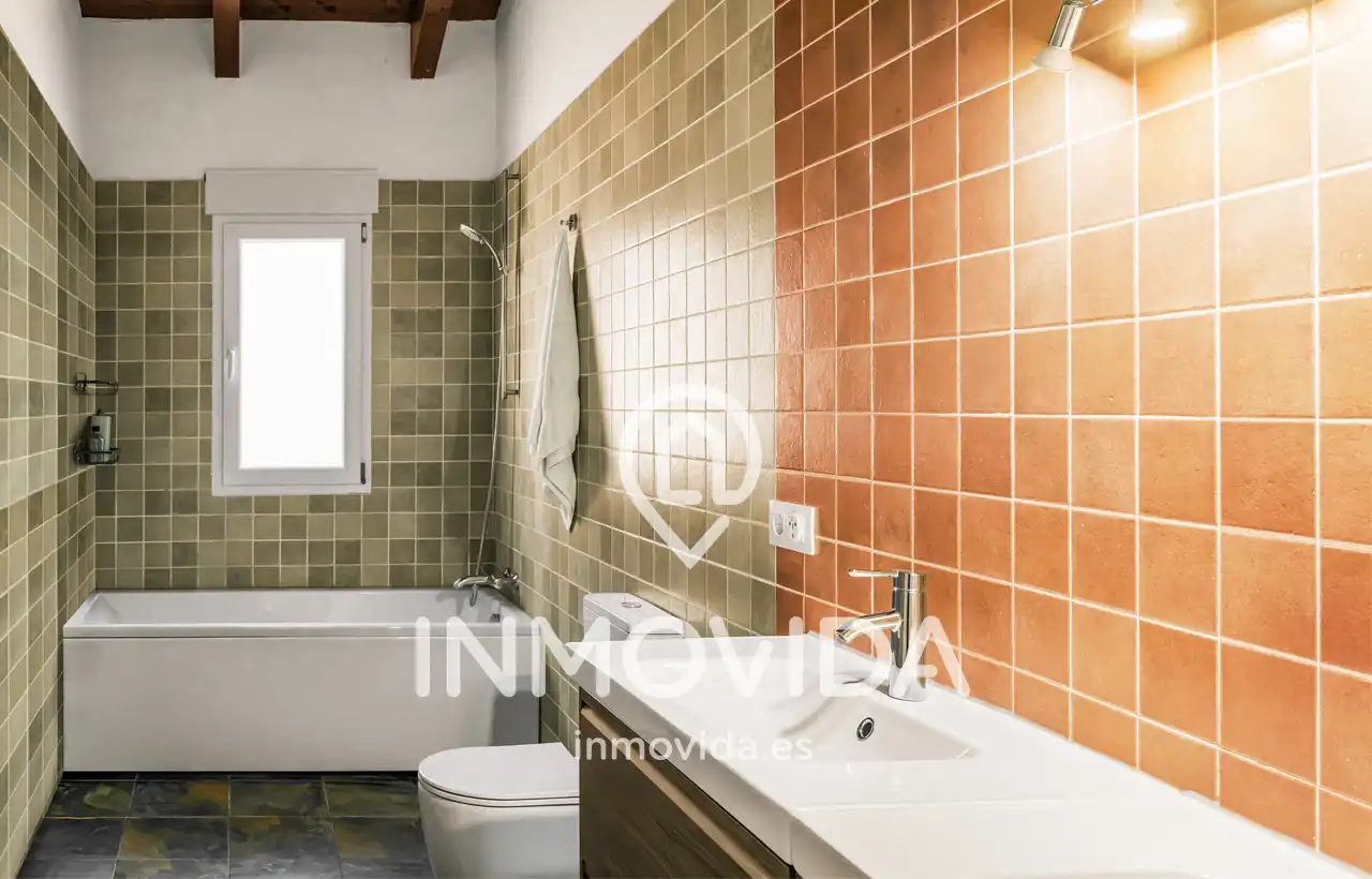 Bany de Casa o xalet en venda en L'Énova amb Aire condicionat, Jardí privat i Terrassa