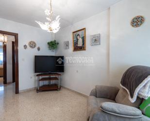 Living room of Flat for sale in  Granada Capital