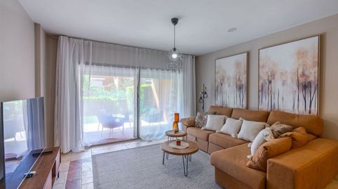 Foto 2 de Planta baja en venta en Benatalaya, Estepona