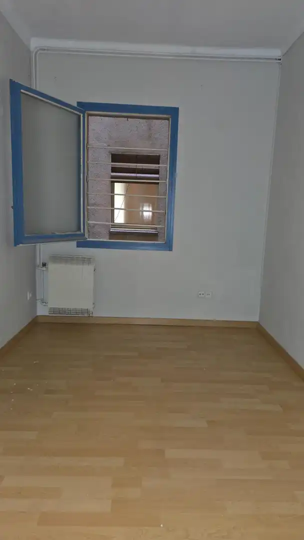 Dormitori de Pis en venda en Barcelona amb Calefacció, Parquet i Balcó