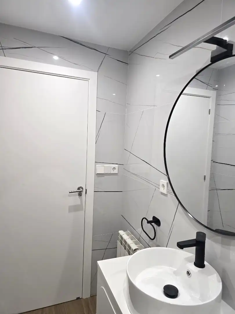Bathroom of Flat for rent in Vigo 