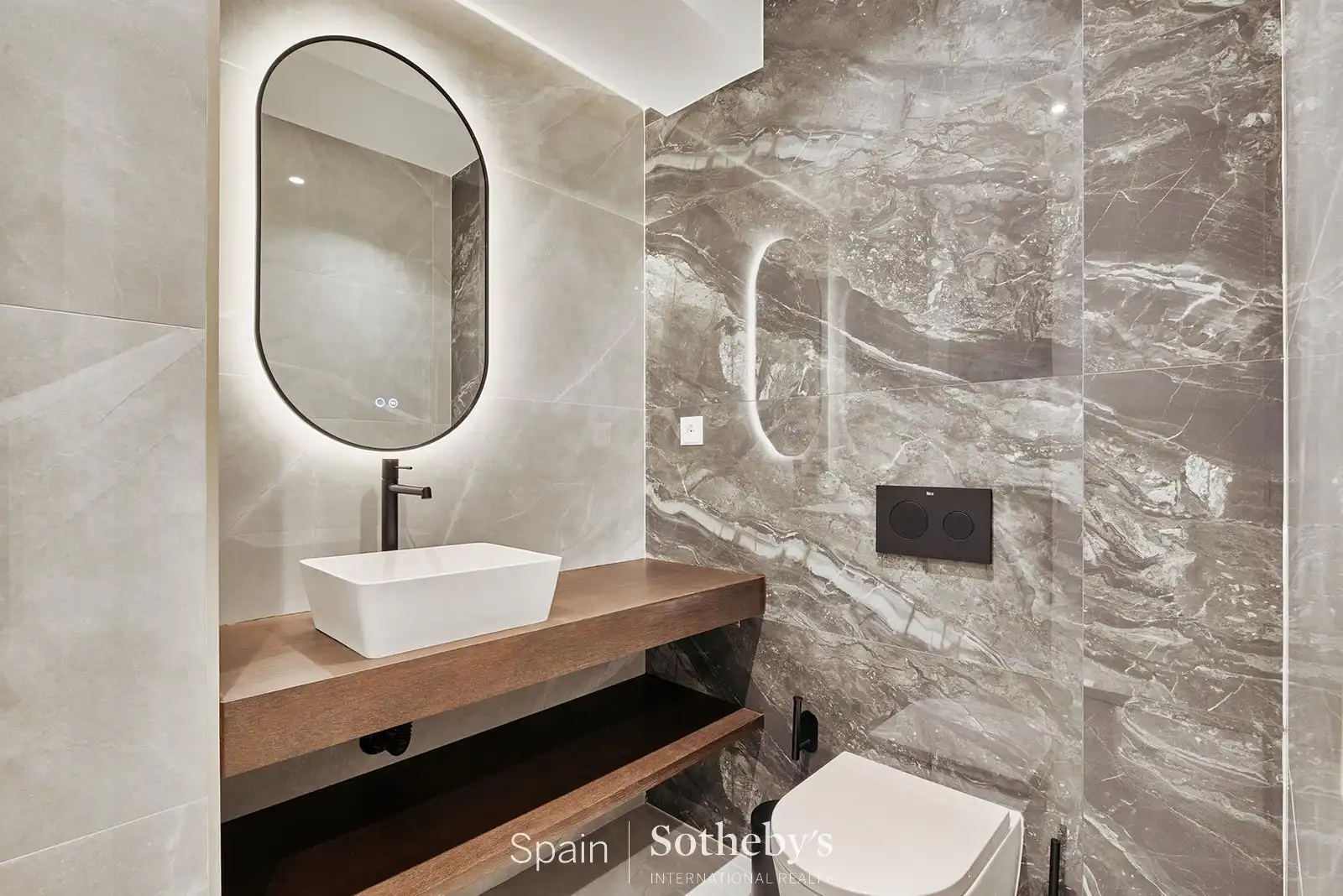 Badezimmer von Wohnungen zum Verkauf in Madrid mit Klimaanlage und Heizung