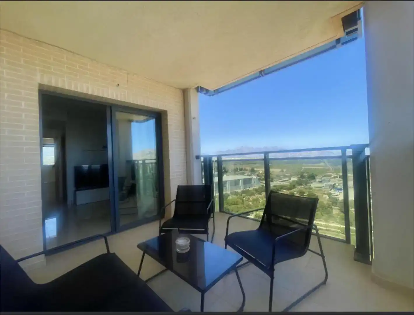 Terrassa de Pis de lloguer en Benidorm amb Aire condicionat, Piscina i Moblat