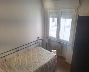 Bedroom of Flat to share in Salamanca Capital  with Balcony