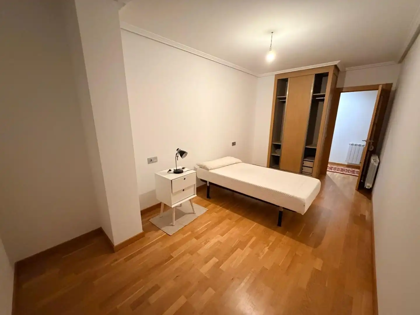 Bedroom of Flat for rent in La Lastra